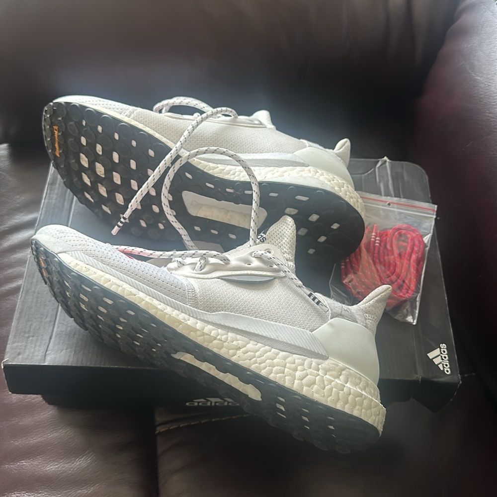 Excellent Condition Barely Worn - image 4